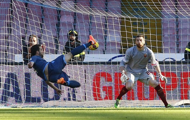 Roma Ungguli Napoli Berkat Gol Higuain dan Callejon